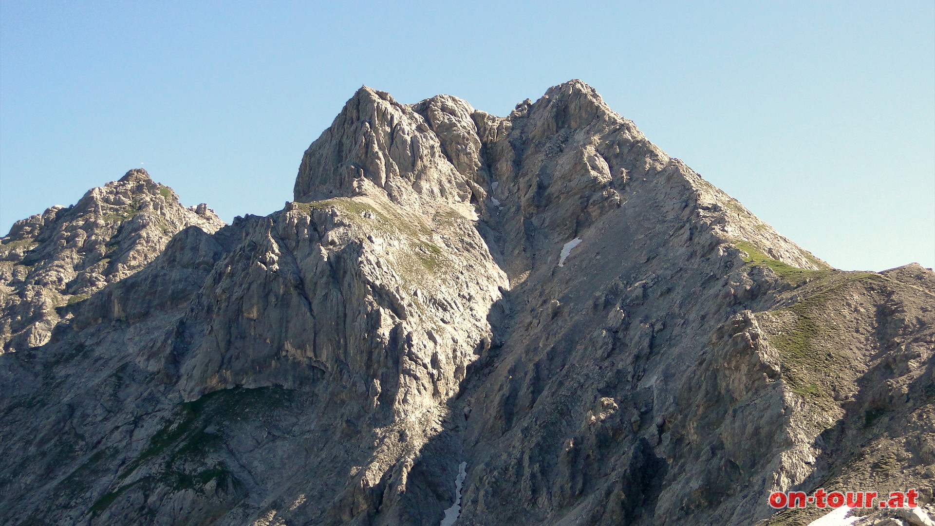 Der zweigeteilte, imposante Hintere Tajakopf mit dem Anstieg am Sdgrat (rechts).