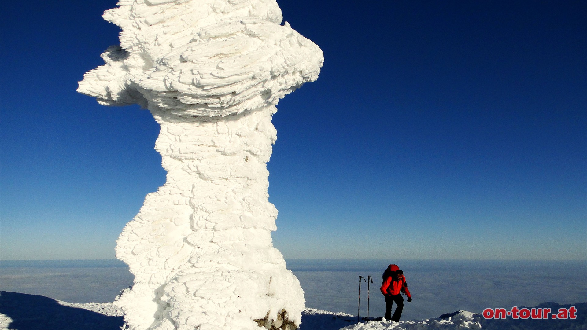 Eine wahrhaft knstlerische Sensation; die prchtige Eisskulptur am Gipfelkreuz.