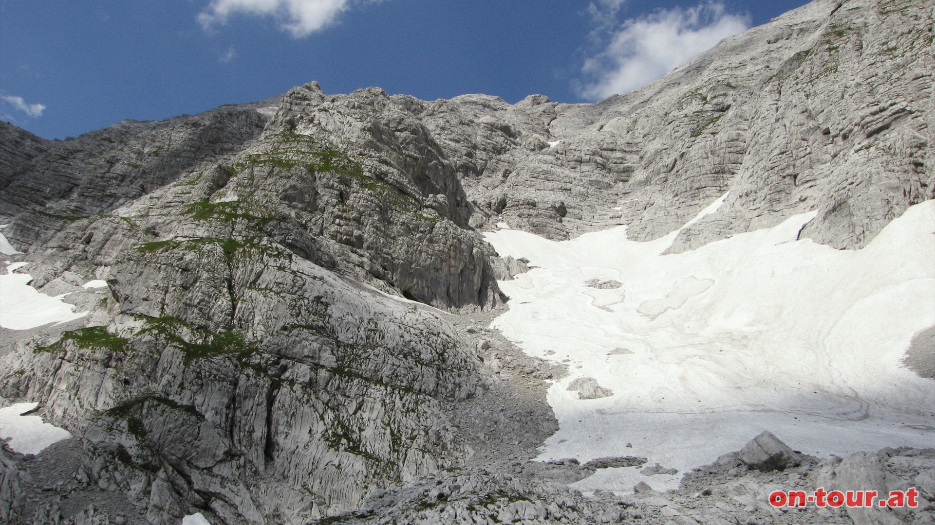 Rckblick zum Schneeloch, oberen Schneelochweg mit Kletterpassagen und dem Hochtorgipfel.