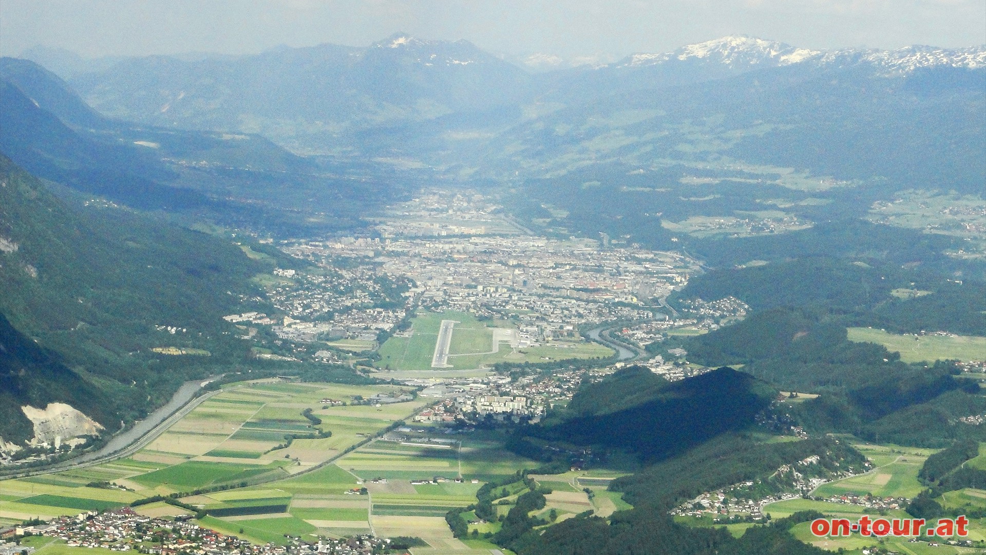 Tiefblick nach Innsbruck.
