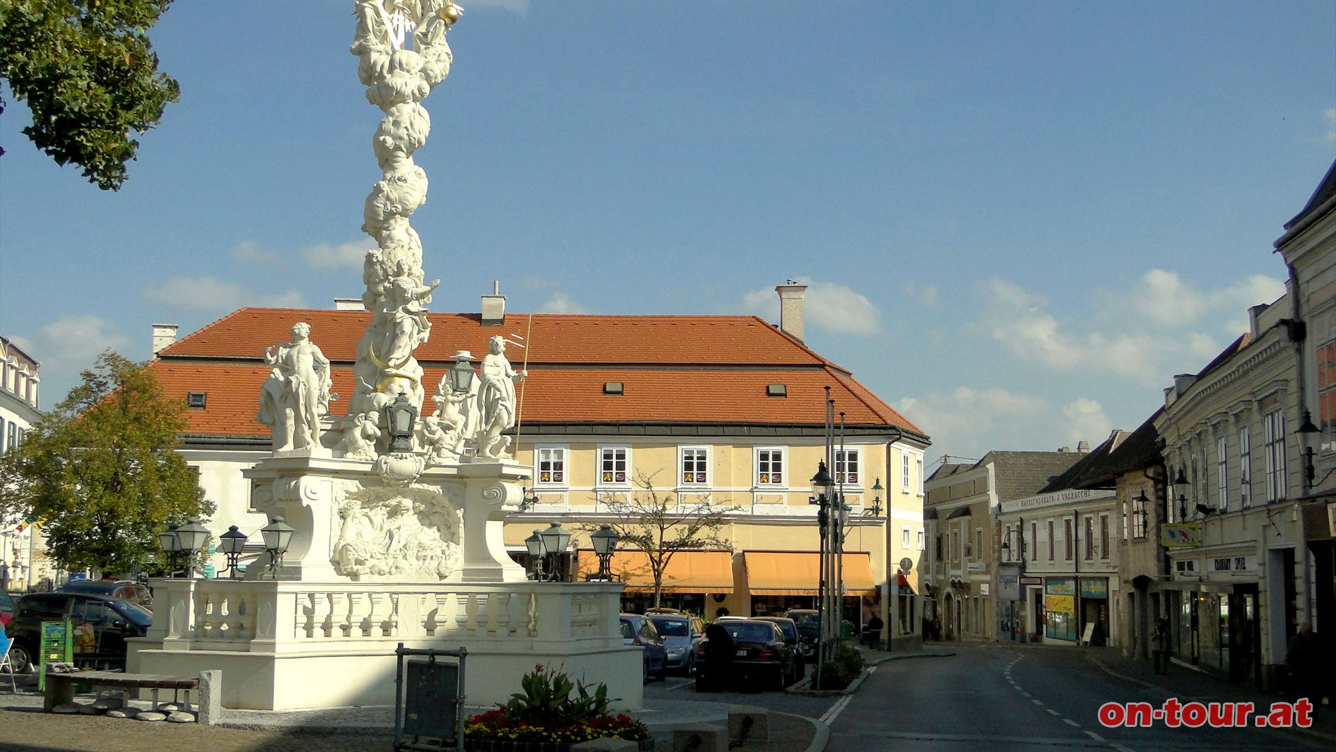 Am Freiheitsplatz, mit der barocken Dreifaltigkeitssule, beginnt unser Stadtrundgang.