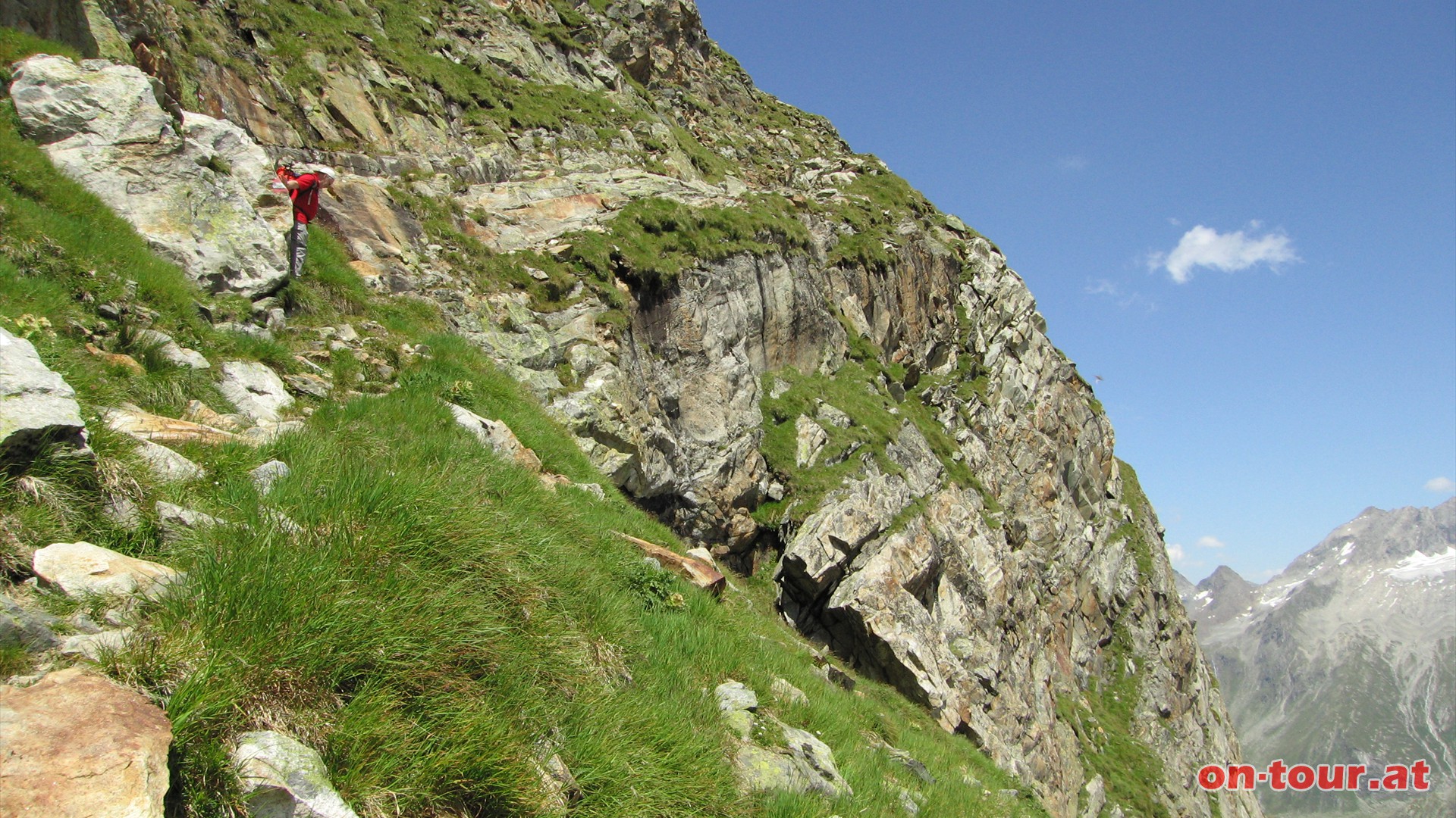 Eine kurze Passage durch die Grat-Steilwand gilt es noch zu berwinden.