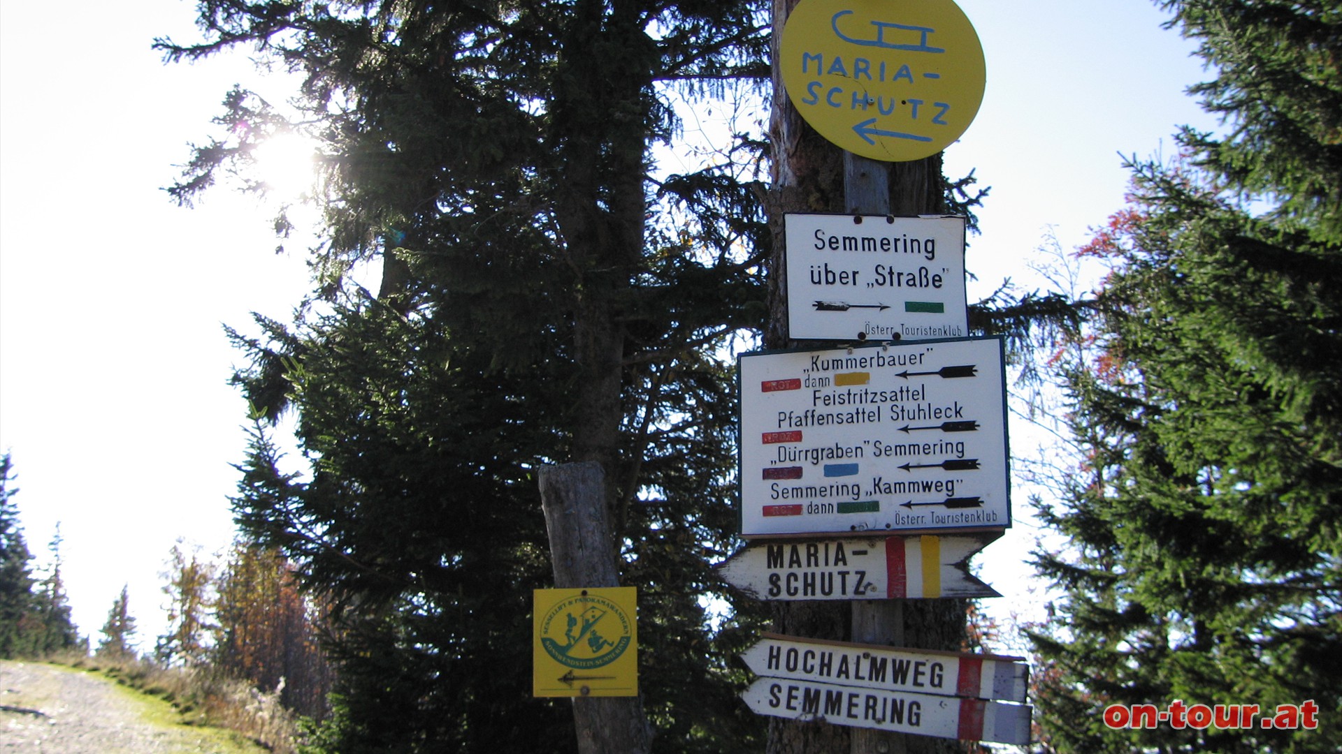 Rckblick zum Schilderwald Richtung Semmering und Co. Hier kann man sich einfch nicht verirren.