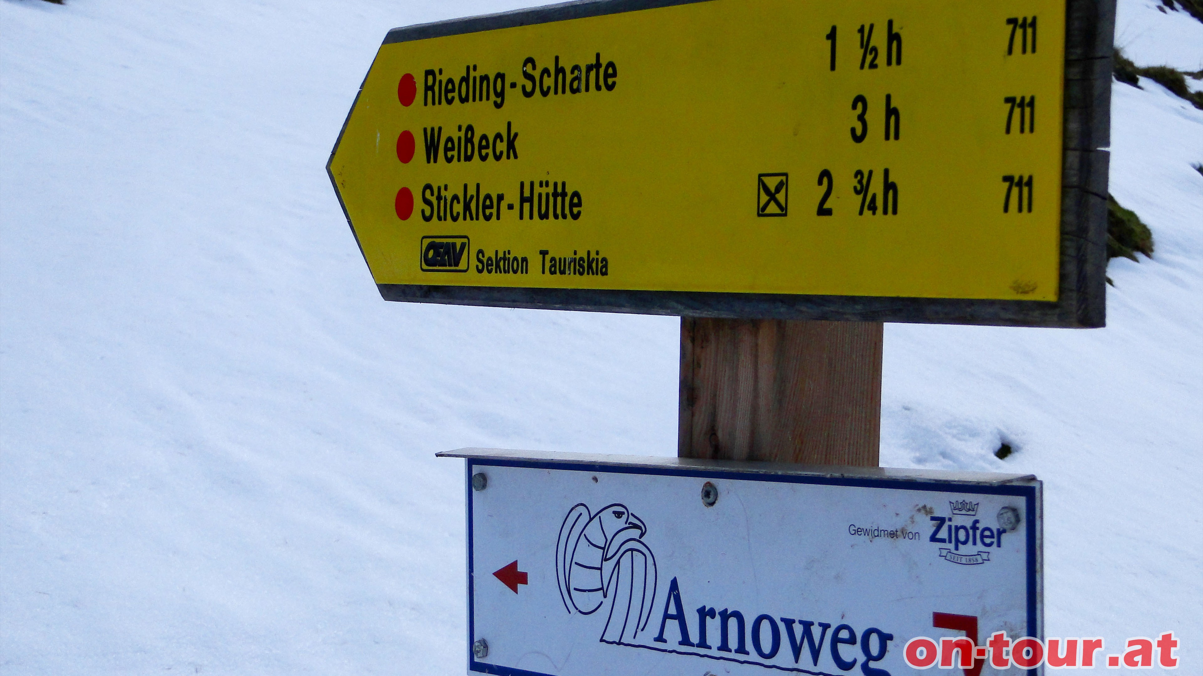 Hier fhrt der Weg (falls erkennbar) links bergauf - Richtung Sdosten zur Rieding-Scharte.
