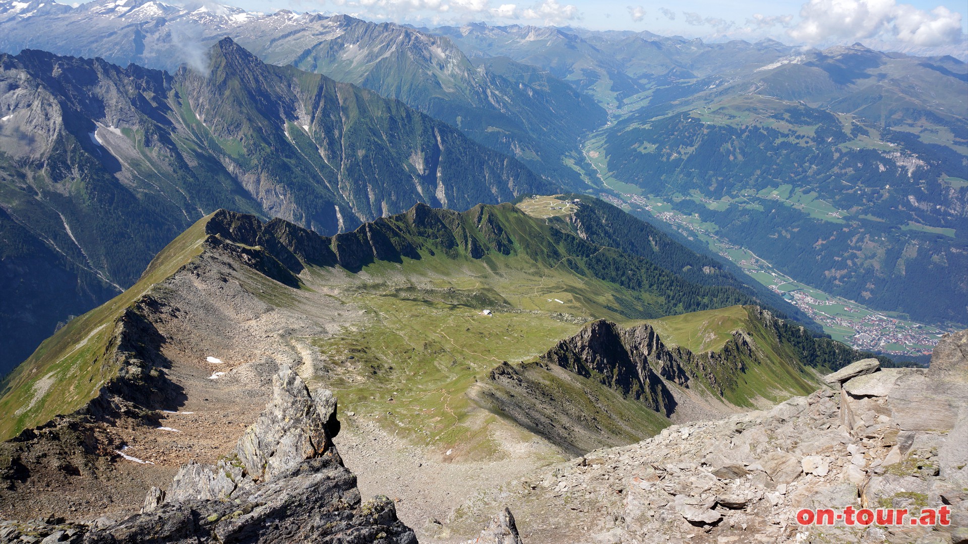 Die Aufstiegsroute im Tiefblick.