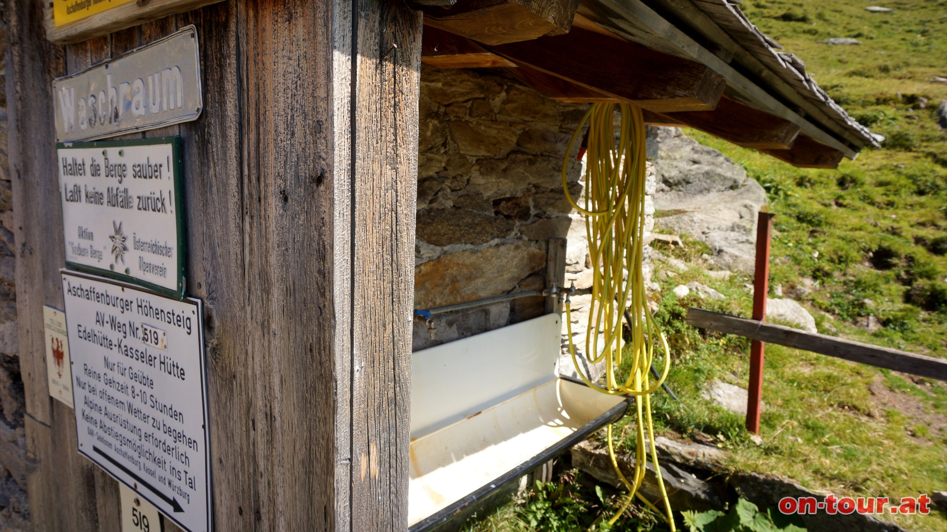 Fr die schnelle Wsche gibts einen Outdoor Waschraum im Grnen.