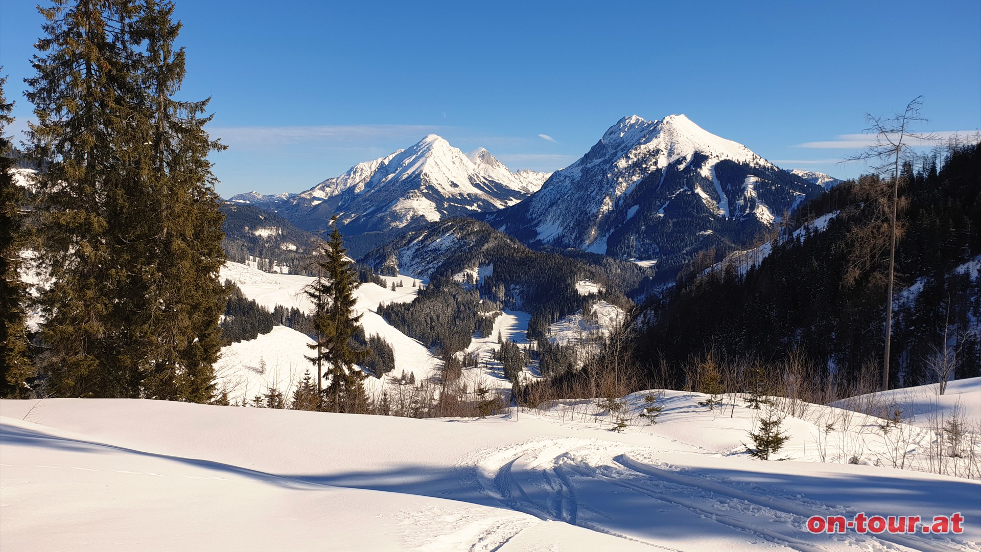 Aufstieg zum Angerkogel. Im Rcken der Bosruck und Groe Pyhrgas.