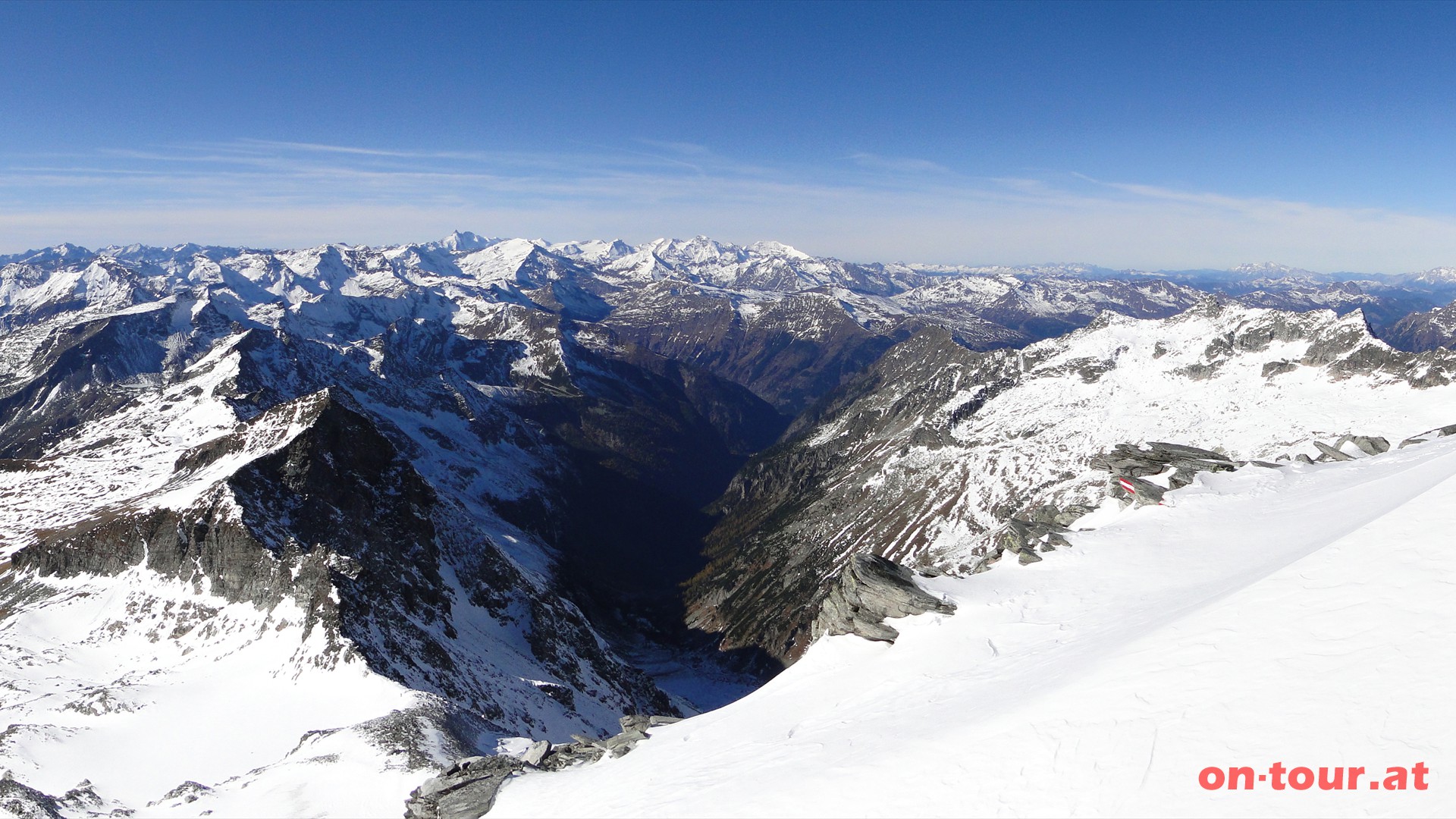 Ankunft am Kleinen Ankogel. Phnomenaler Ausblick ber die stlichen Hohen Tauern und ins Anlauftal.