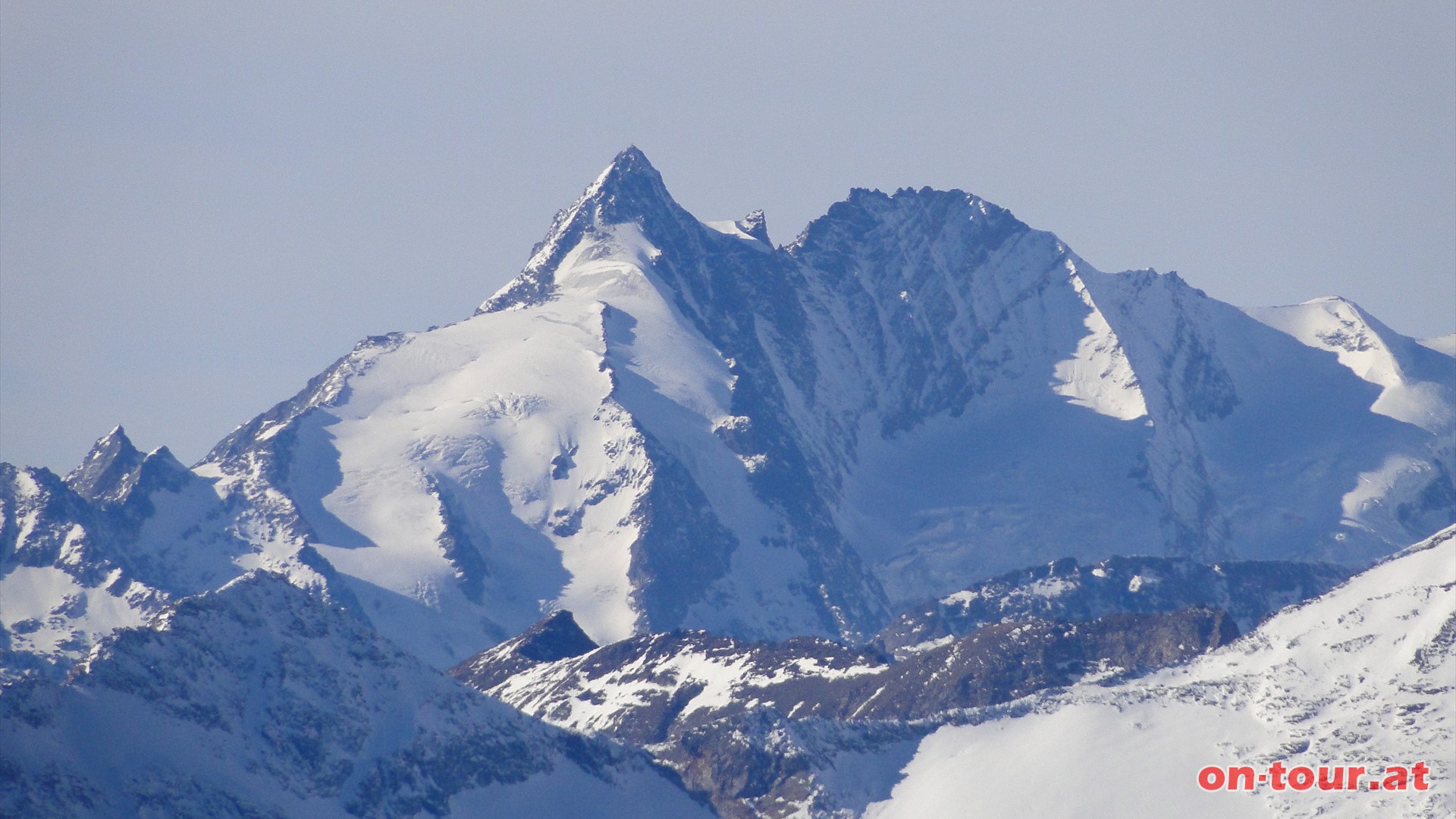 Bis zum Tauernknig -Groglockner- reicht der Blick an klaren Tagen (vom Kl. Ankogel).