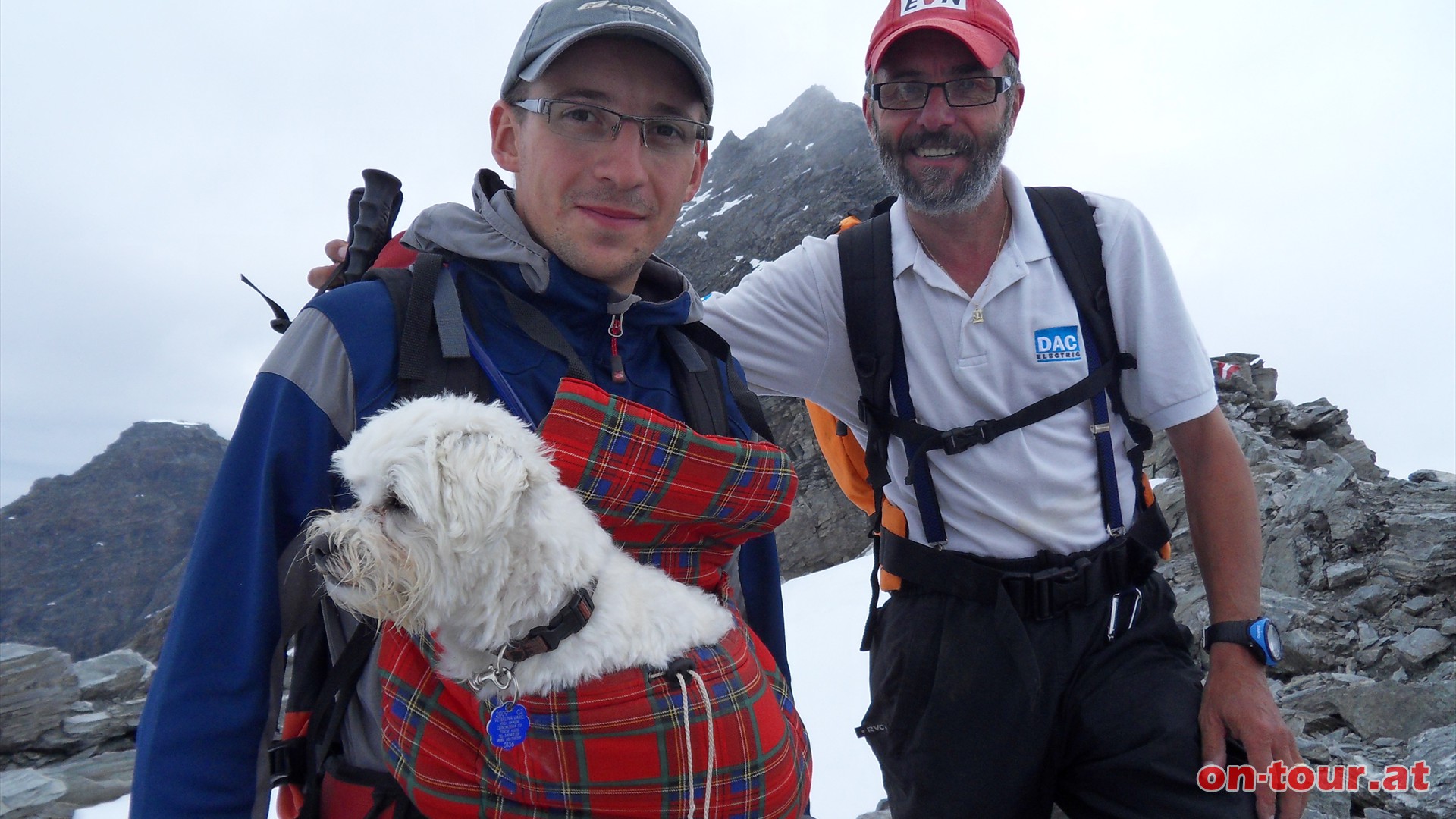 Der Ankogel ist kein Einsteiger-Berg, auer wenn sie sicher verpackt mitgetragen werden. So wie bei den zwei Bergsteigern aus Tschechien.