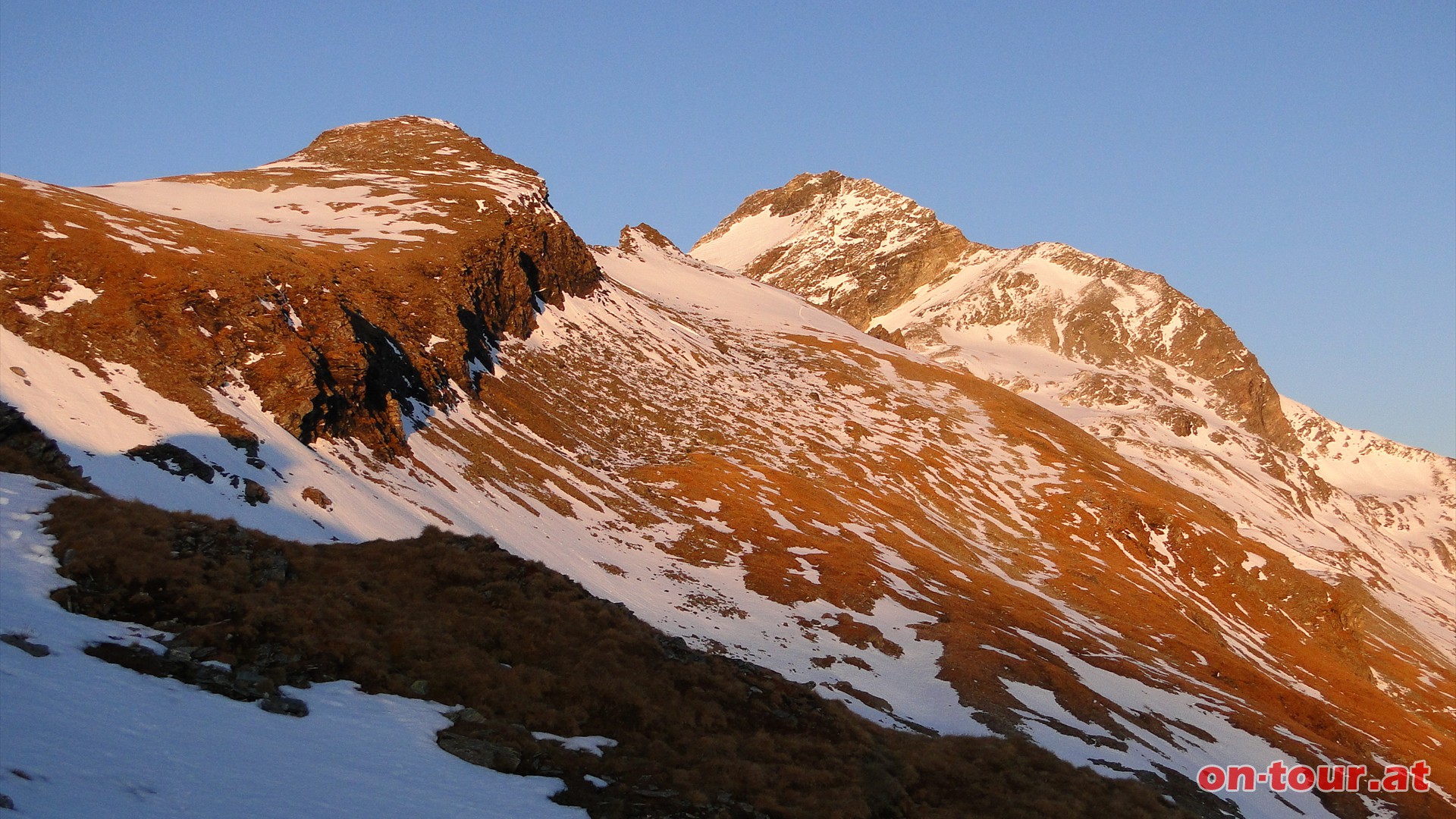 Die goldene Stunde auf dem Weg zum Hannoverhaus. Ankogel (rechts) und Grauleitenspitz (links).