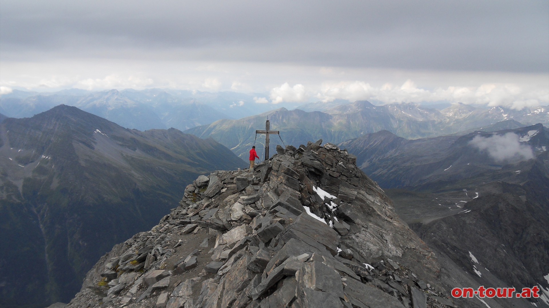 Nach 3 bzw. 7 Std. (ohne Bahn) ist der Ankogel erreicht.