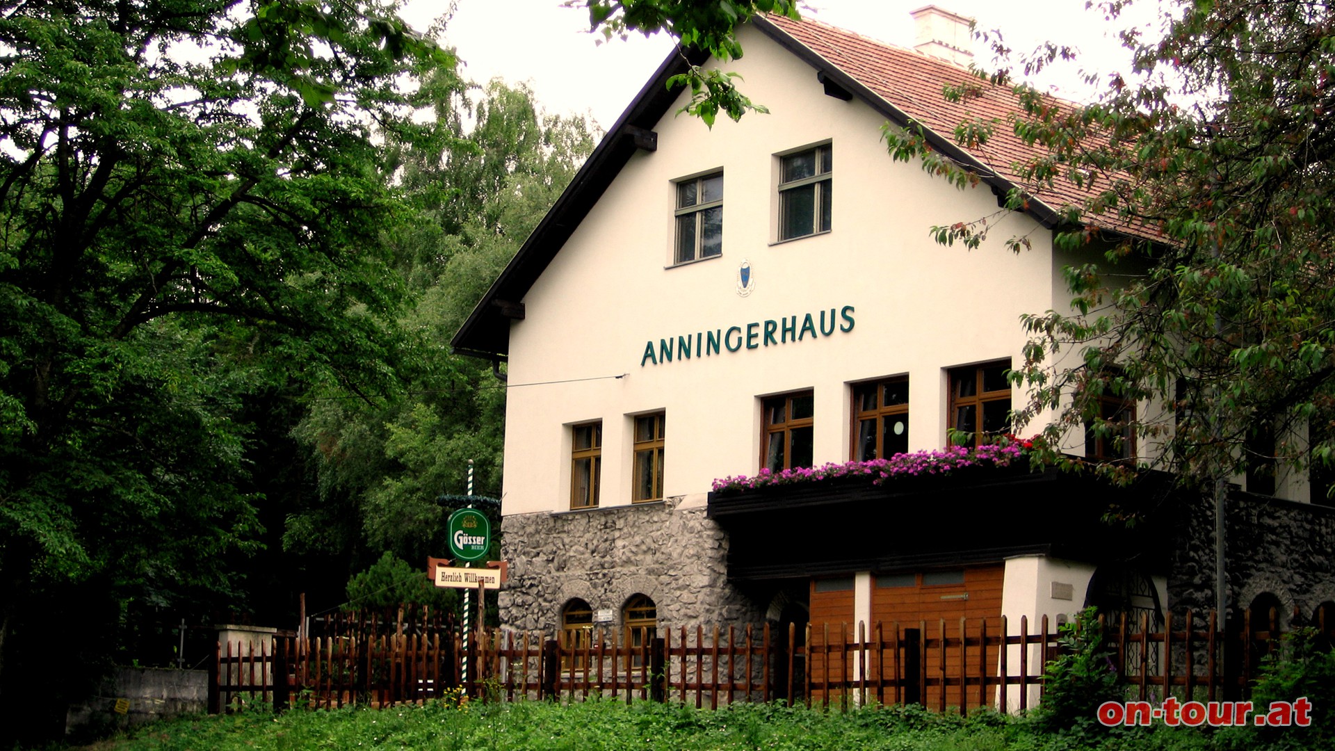 Durstlösch Station Nr. 1 - das Anninger Schutzhaus.