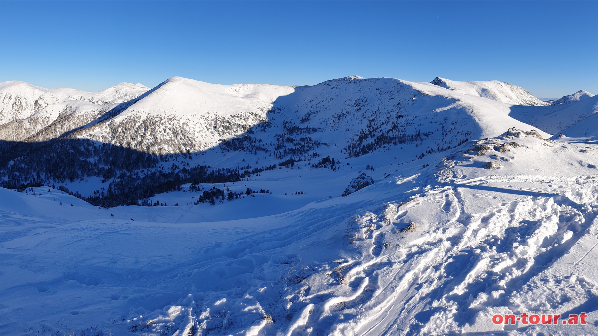 Grnleitennock; SO-Panorama mit Sauereggnock (links) und Seenock (rechts).