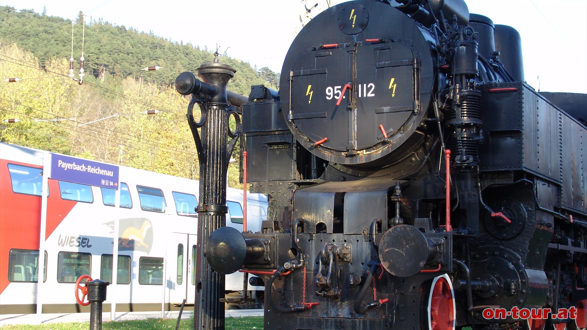 Der Bahnhof Payerbach mit seinem kleinen Freilichtmuseum.