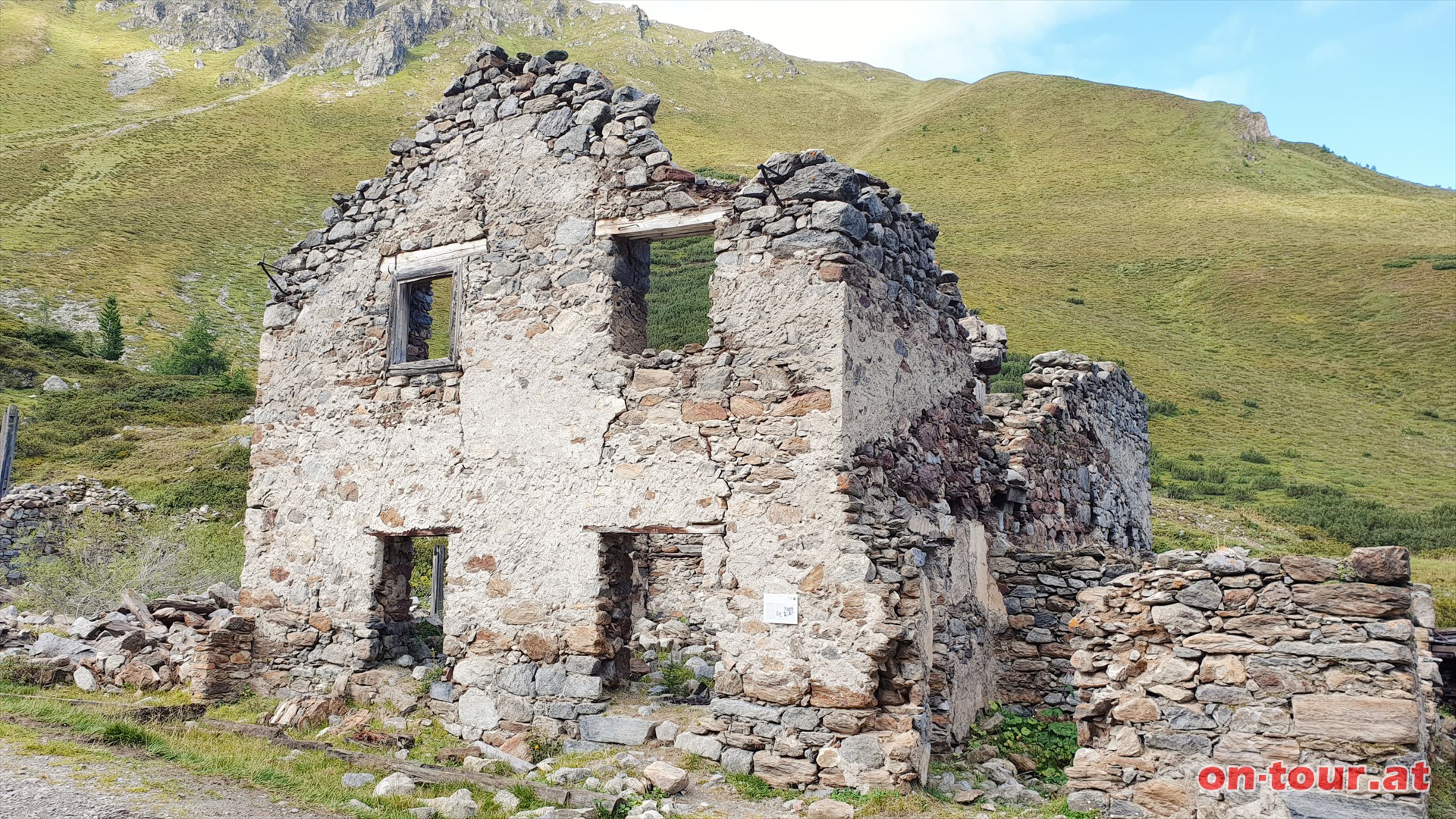 ... Platztal. Vorbei an einer ehemaligen Erzaufbereitungsanlage.
