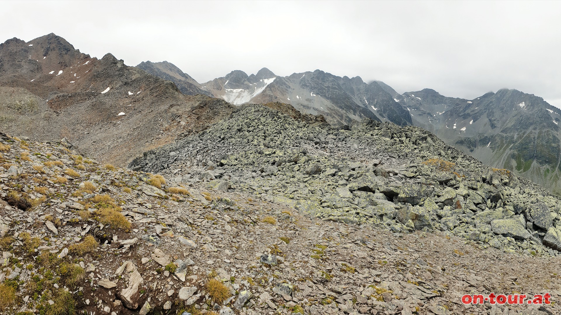 Arzkopf; Blick Richtung SO zum Gratverlauf Richtung Bergler Fernerkogel (links).
