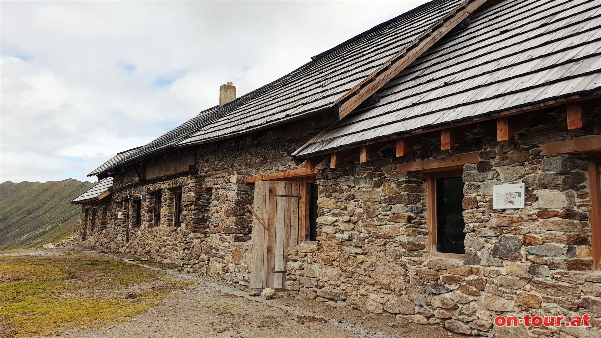Der Bergbau im Platzertal zhlt zu den hchstgelegensten Bergbauen in Europa. Bis 1910 wurde hier abgebaut. Die Anlage wurde teilweise revitalisiert.