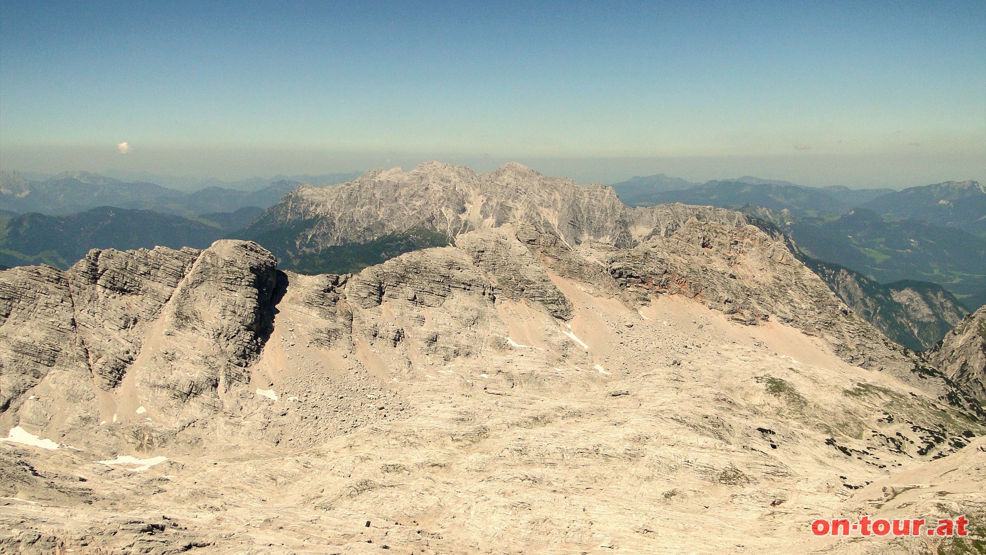 Das groe Ebersbergkar im Nordwesten der Leoganger Steinberge und dahinter die Loferer Steinberge.