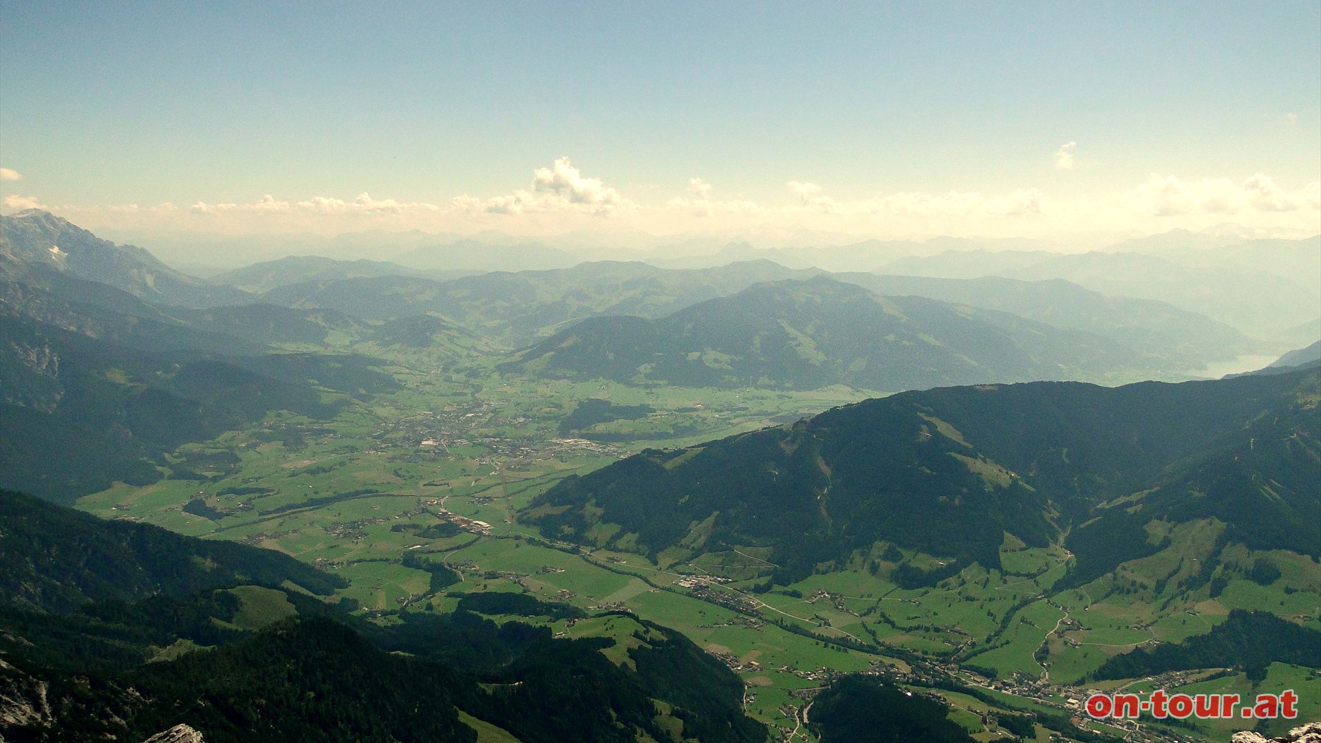 Im Osten Saalfelden und im SO der Zeller See.