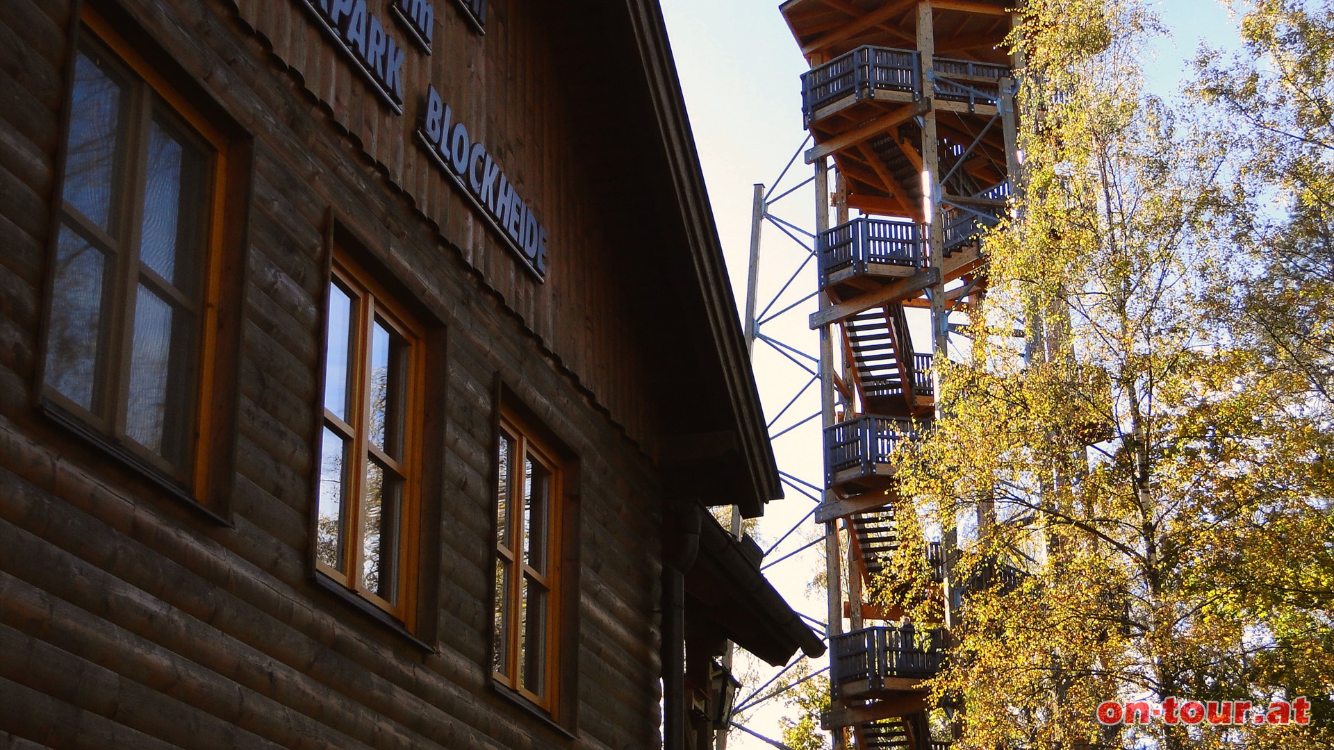 Neben dem Turm, beim Schutzhaus, gibt es Kulinarisches aus der Region.