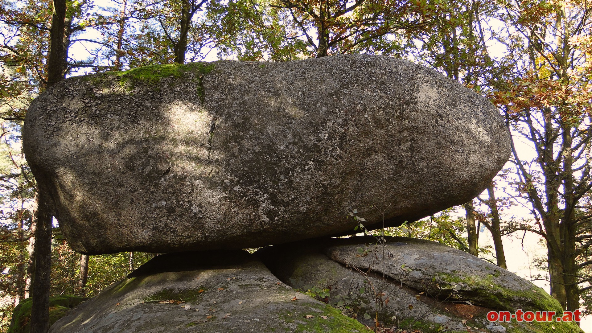 Wackelstein im Naturpark Blockheide.