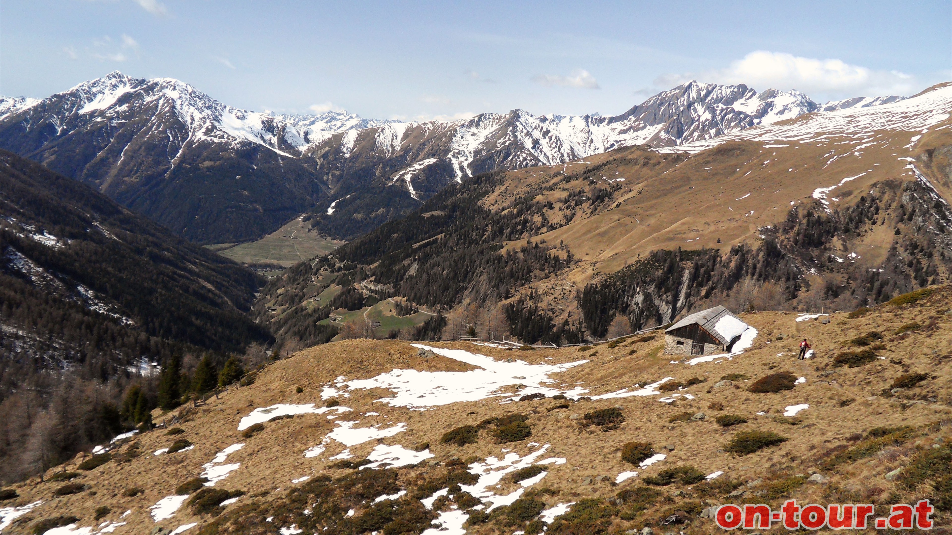 Die 2. Almhtte auf der Matoitzalm. Ab hier wird es wieder gemtlich. Im Rcken das Kalser Tal.