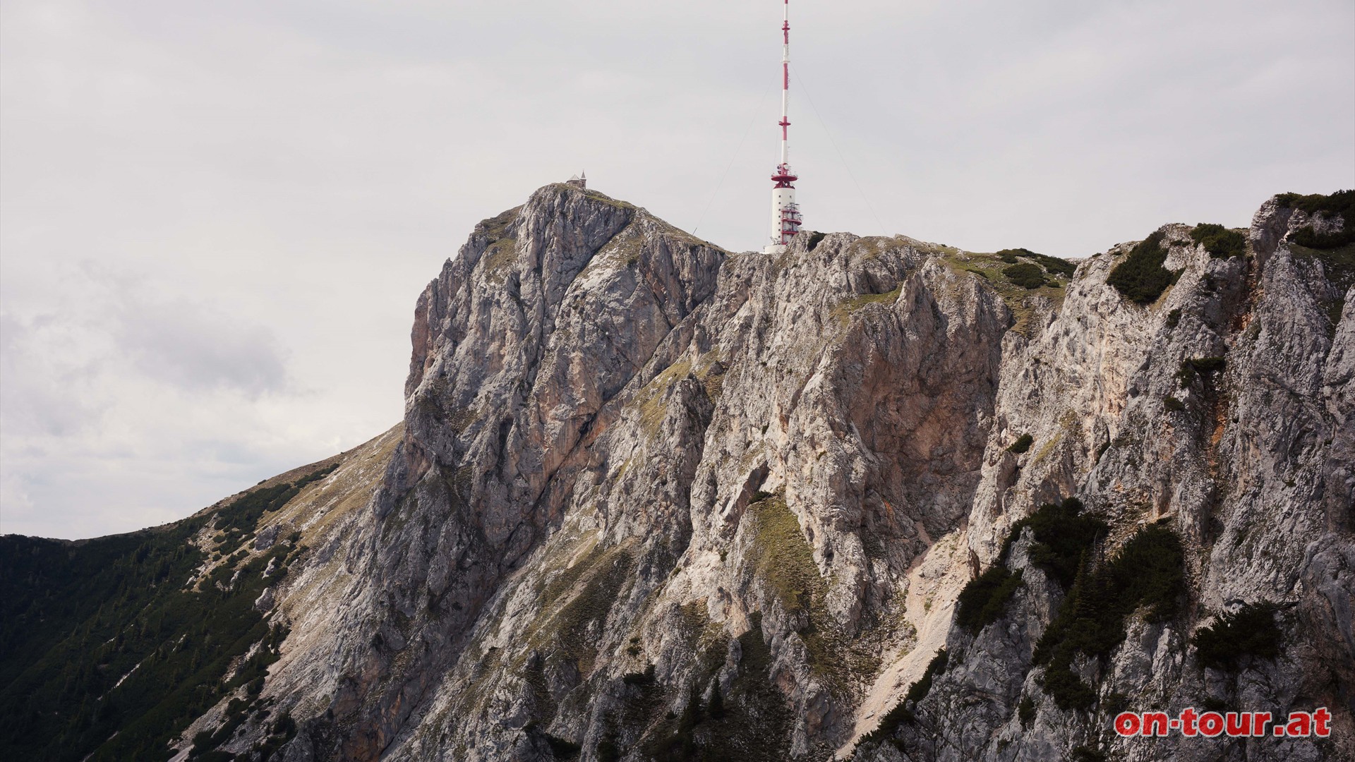 Abstieg zum Zehnernock mit Rckblick zum Gipfel.