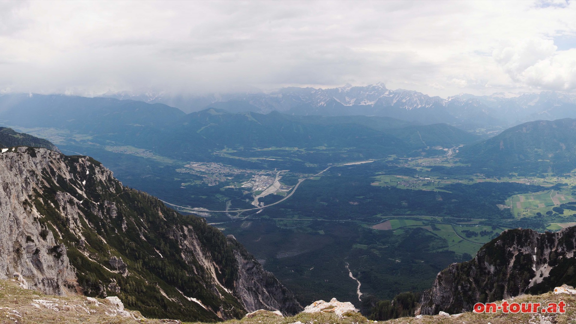 Dobratsch; S-Panorama mit Arnoldstein.