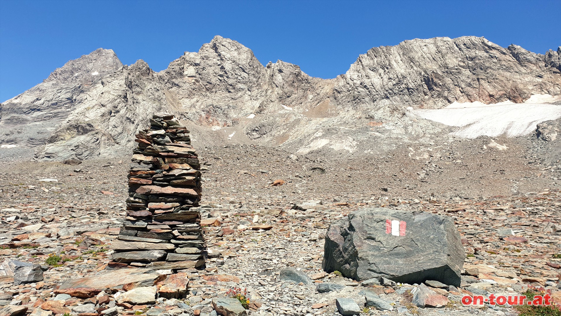 Links der Glockner, dann der Hohenwartkogel und die Hohenwartscharte.