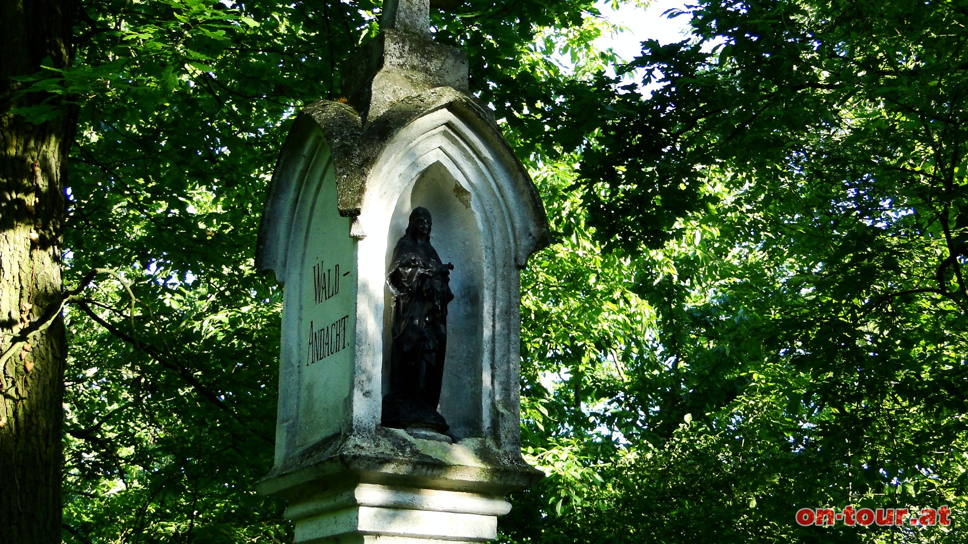 Am Fue des Kalvarienberges dann in nrdlicher Richtung; an der Waldandacht vorbei.