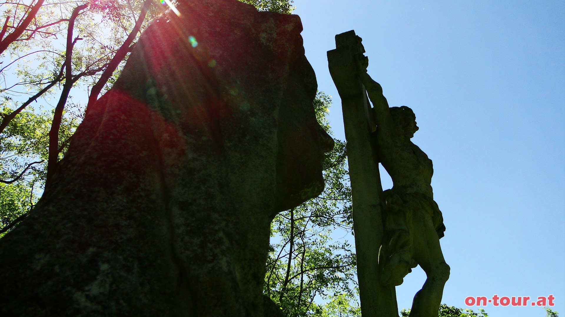 Pfarrer Strassoldo lie diese beeindruckende Gruppe 1688 auf dem Kalvarienberg aufstellen.