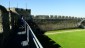 ber ein Drehkreuz (links vom Tor) weiter auf die Stadtmauer - erster Abschnitt der Zinnenwanderung.