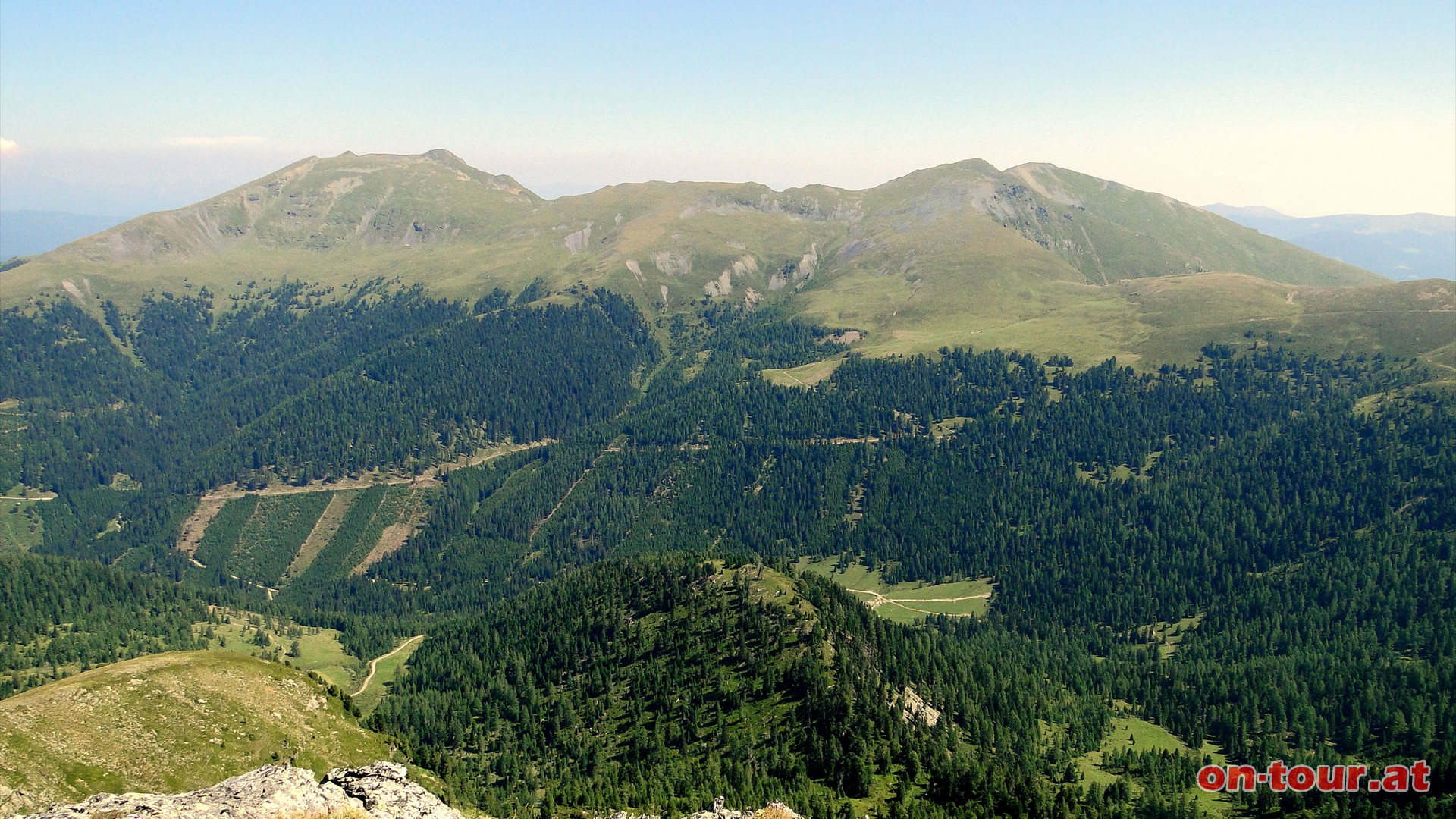 Eisenhut und Wintertaler Nock im Norden.