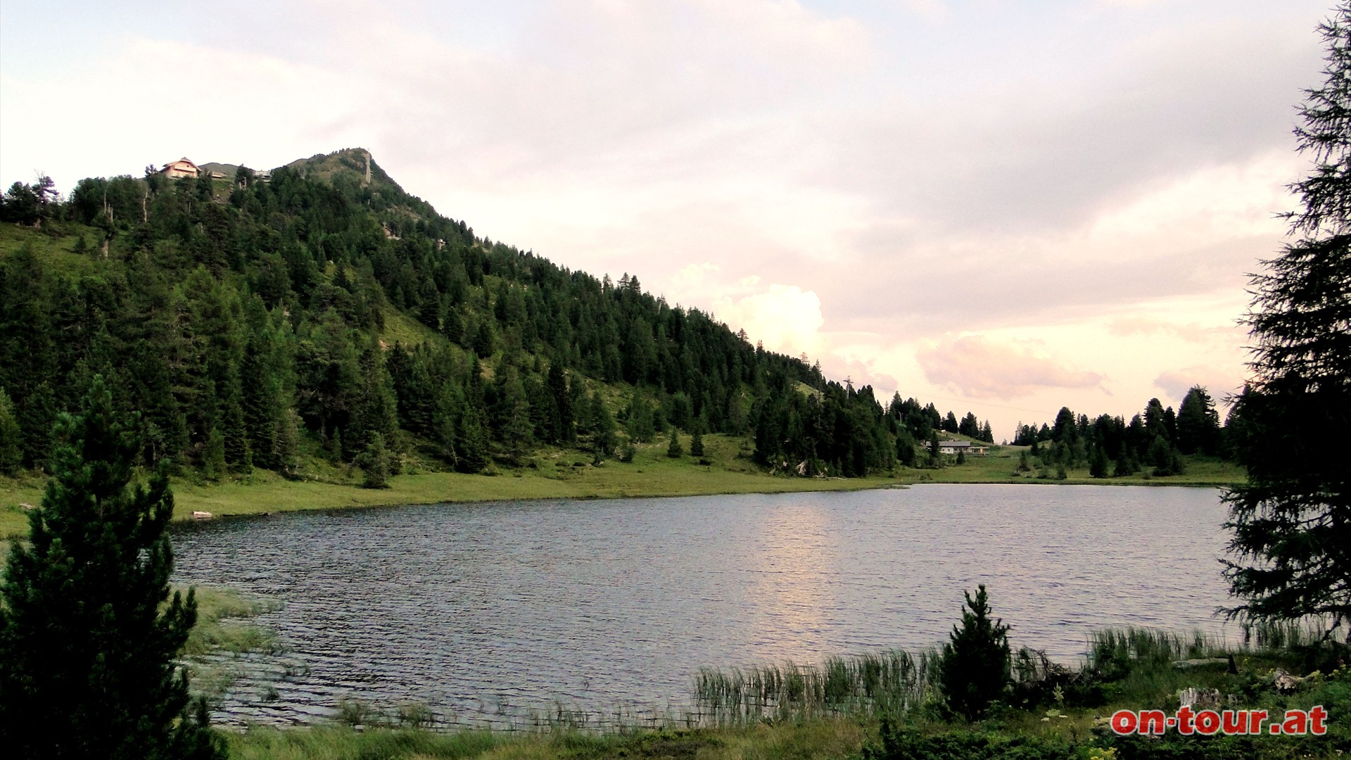 Vorbei am Schwarzsee und hinunter zur Turracher Hhe.