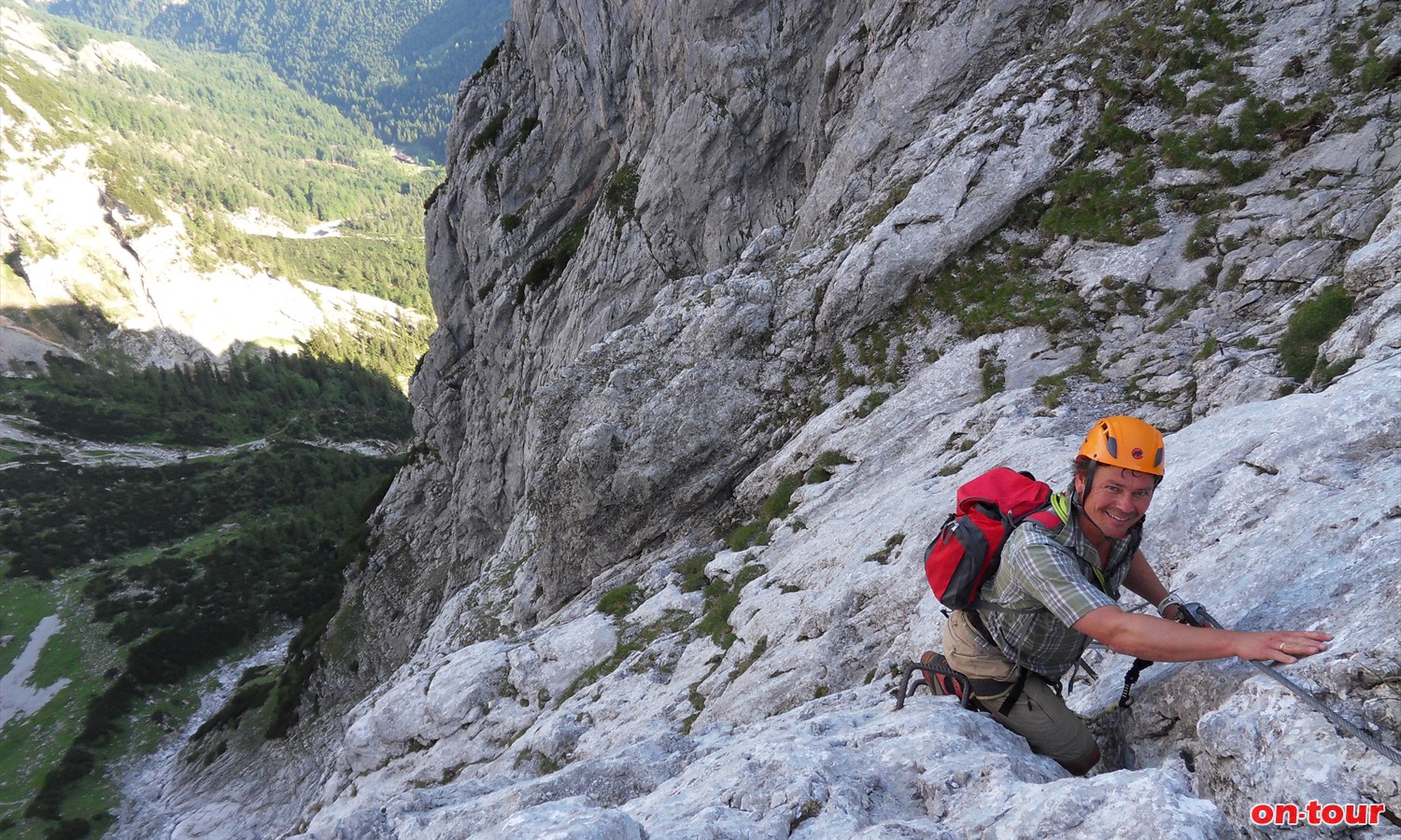 Aufstieg mit Tiefblick.
