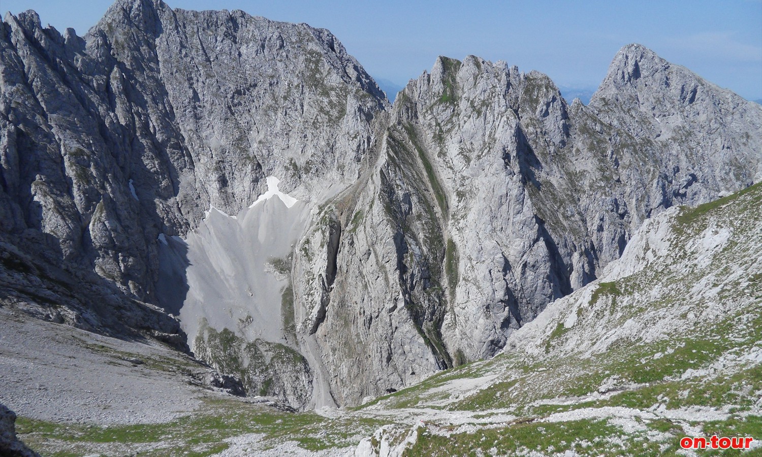 Aufstieg zum Gamshalt. Im S�dwesten der Treffauer und das Sonneck.