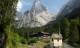 Gro�artige Kulisse beim Anton-Karg-Haus mit dem Kleinen Halt im Hintergrund.