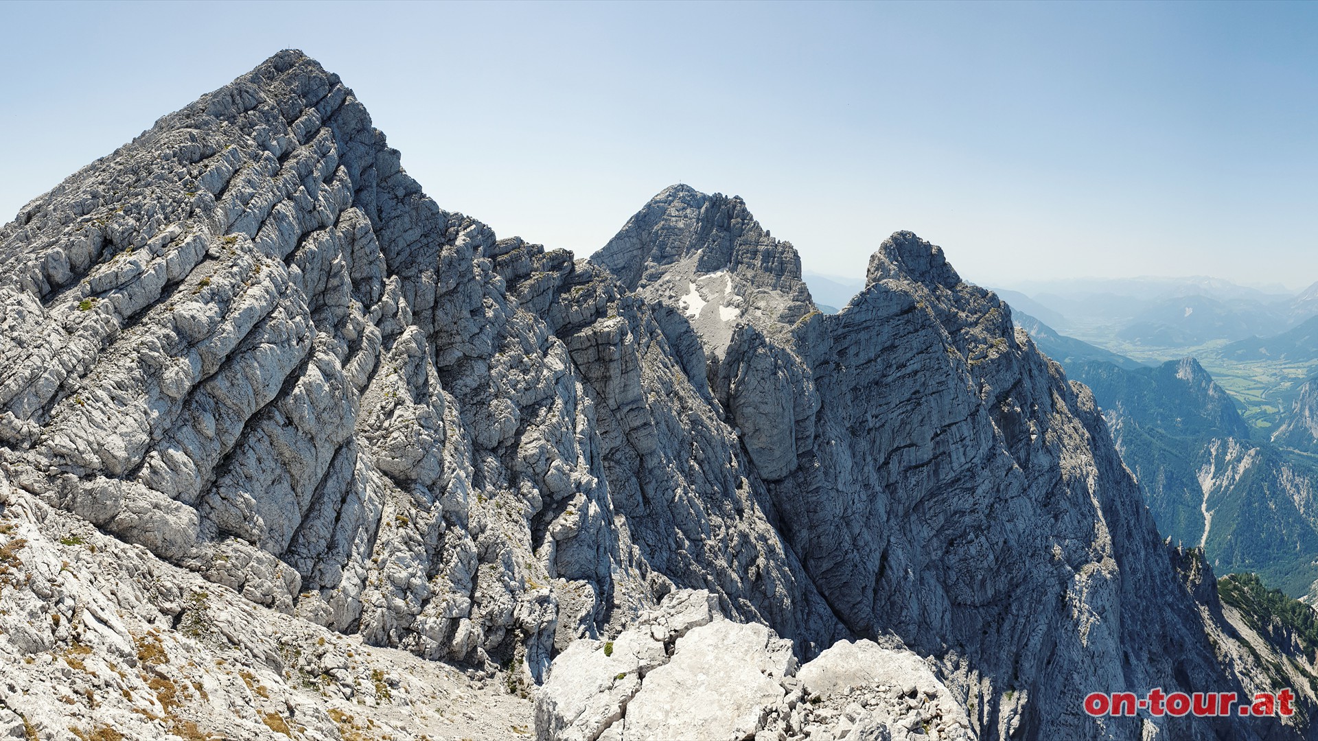 Abstieg wie Aufstieg. Festkogel (links) und dstein (Mitte).