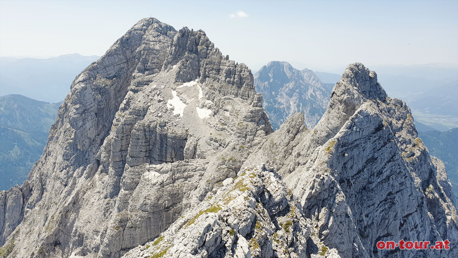 Festkogel-Gipfel mit Blick zum Ödstein.