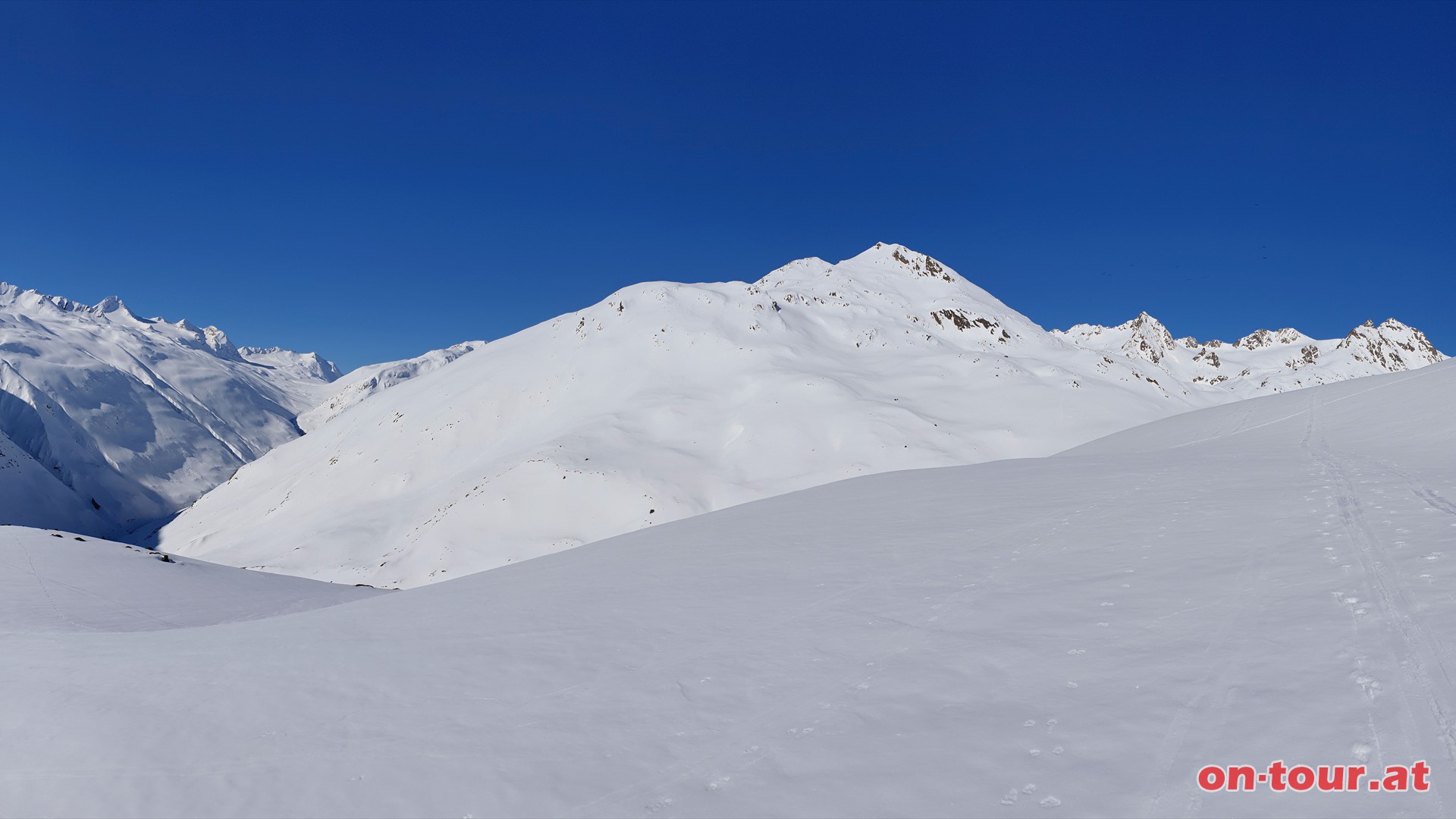 Aufstieg auf den Platteiberg mit Blick auf die Guslarspitzen.