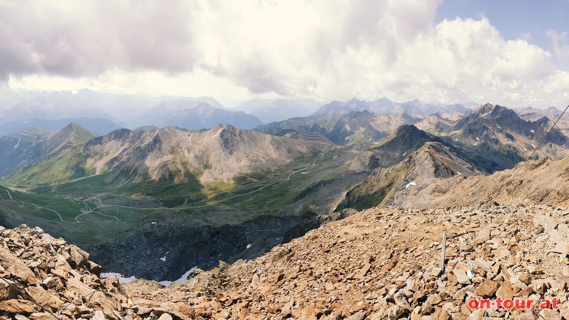 Furgler; S-Panorama mit Samnaungruppe und Hexenkopf (rechts).