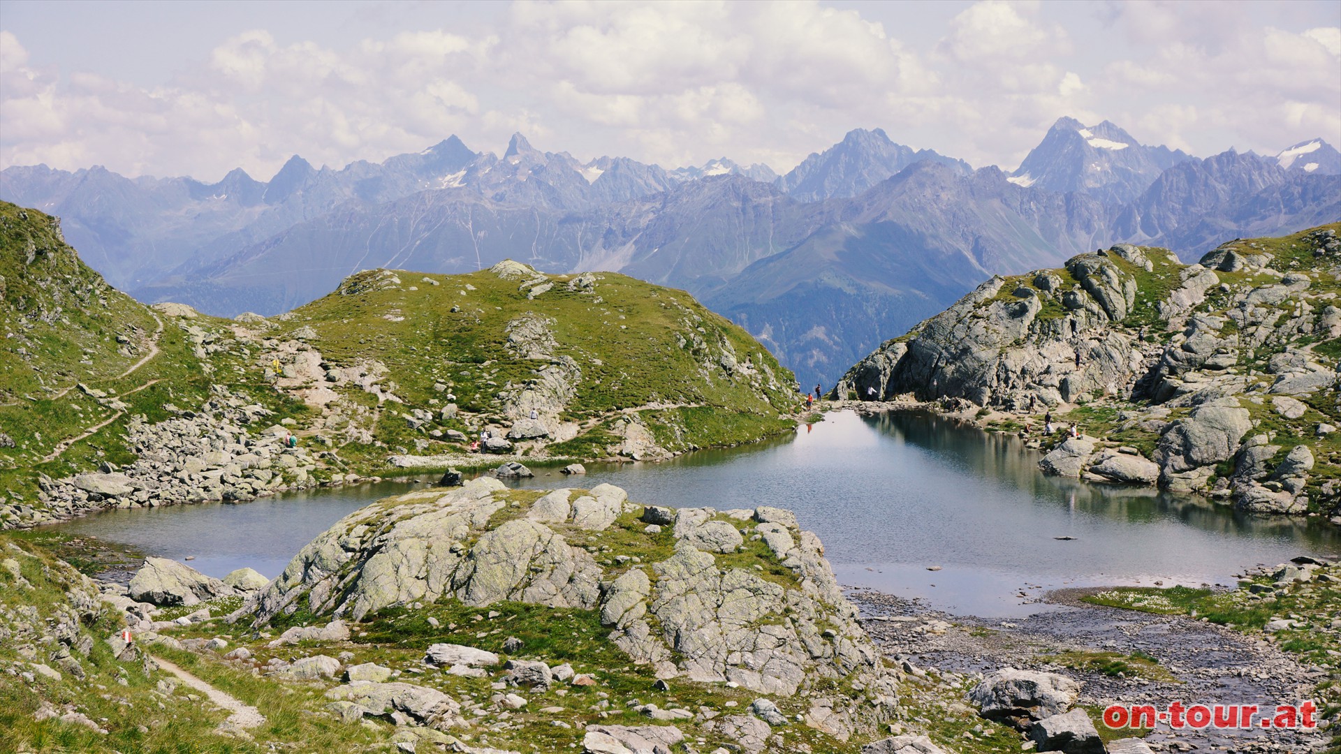 Furglersee. Im Hintergrund Glockturmkamm und Kaunergrat. Links bergauf Richtung Blankasee.