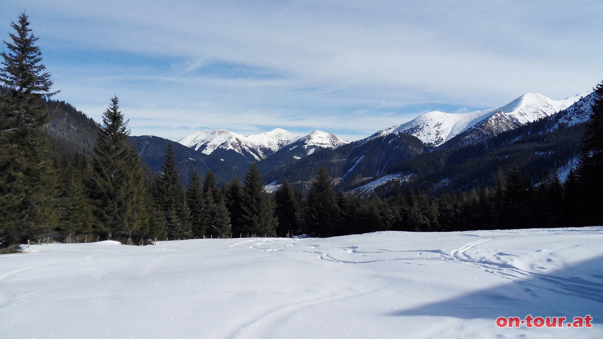 Hinter uns im Nordosten reihen sich weitere interessante Skiberge auf. Himmeleck, Griesmoarkogel, Lattenberg, Goldkogel, .....