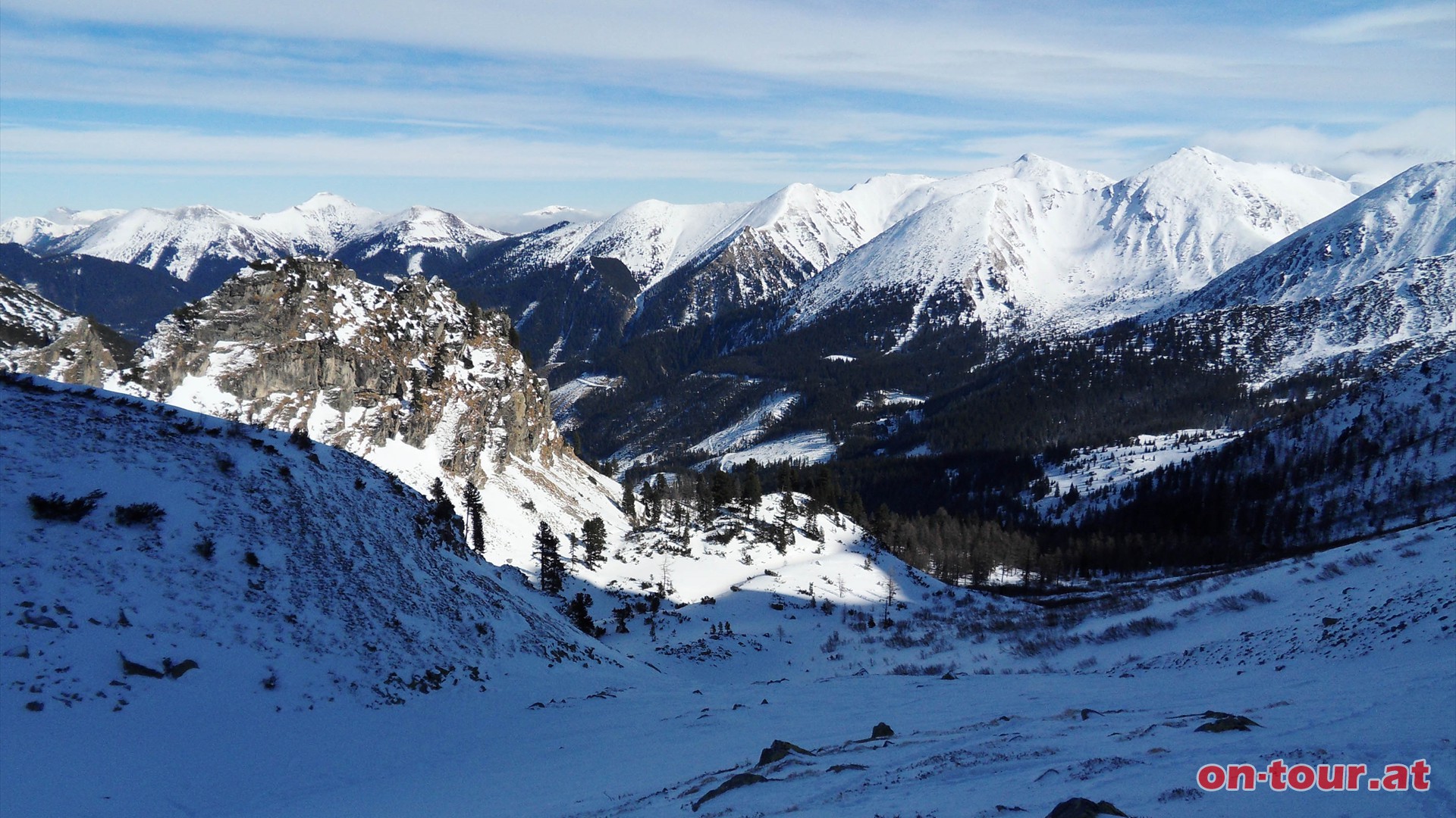 Schöner Rückblick; Links die Königin und rechts weitere Skitourenberge wie der Kerschkern und der Kettentalkogel.