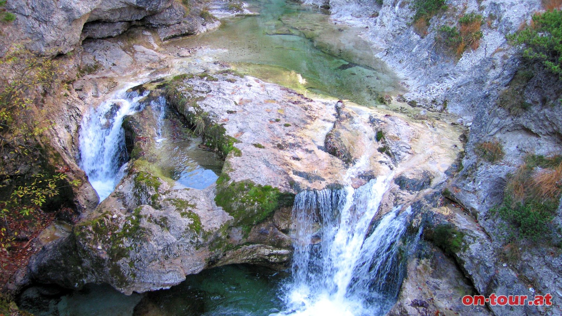 Das Element Wasser prsentiert sich hier in seinen vielfltigen Farben und Formen.