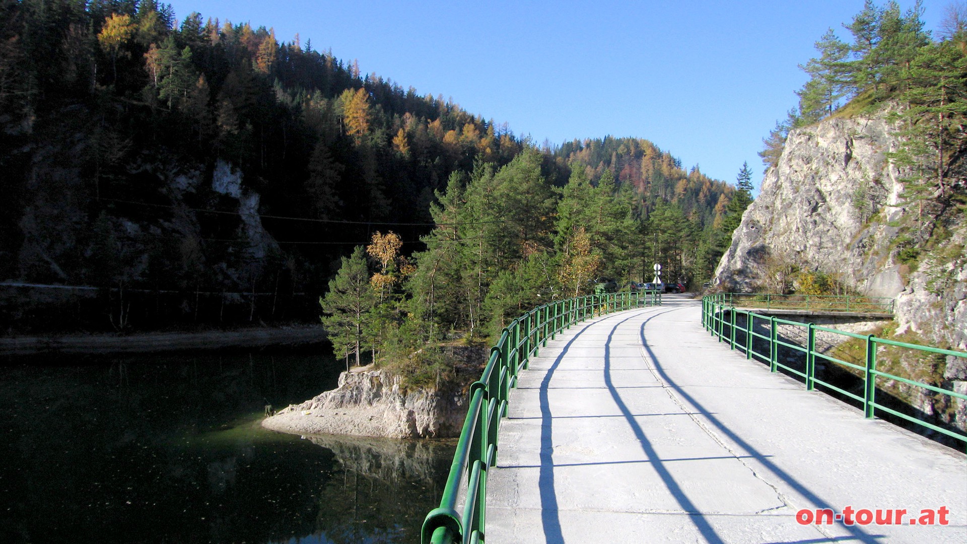 Die Zufahrt zum Parkplatz beim Erlaufstausee erfolgt von Eben aus ber die Erlaufklause.