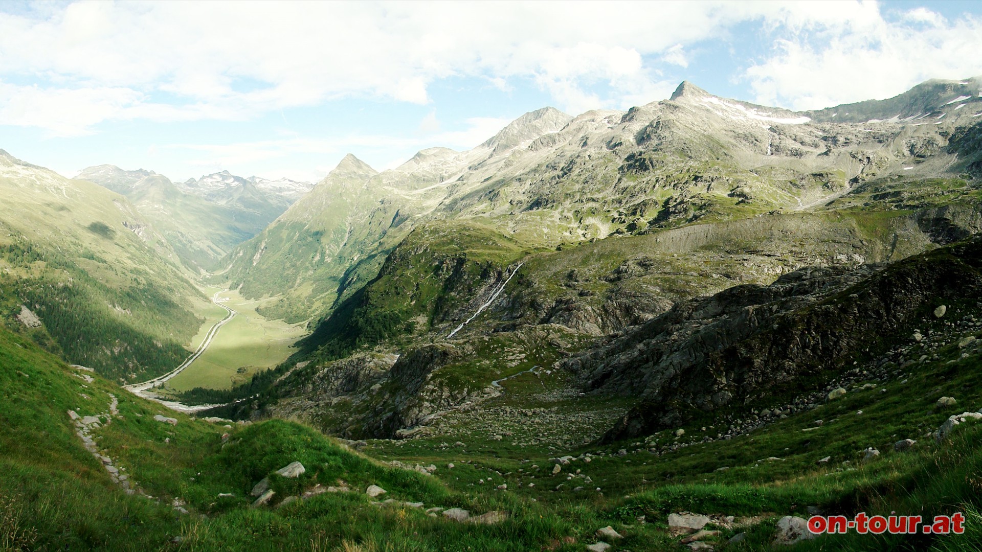 In Nordstlicher Richtung schliet sich der Rundweg wieder. Im Sdosten stechen der Vordere Plattenkogel,  der Wildenkogl und der uere Knorrkogl hervor.