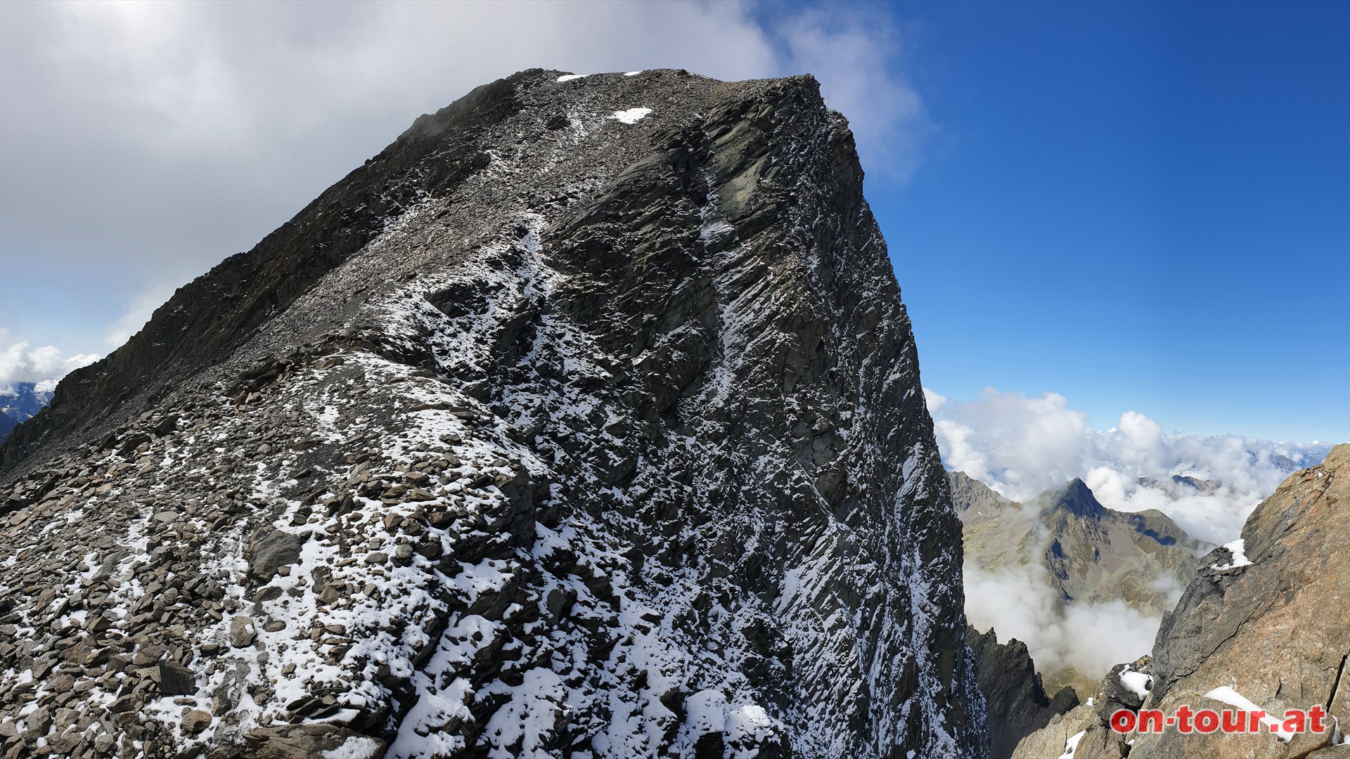 Aufstieg zum Gipfel. Beeindruckende, steile Nordwestflanke.