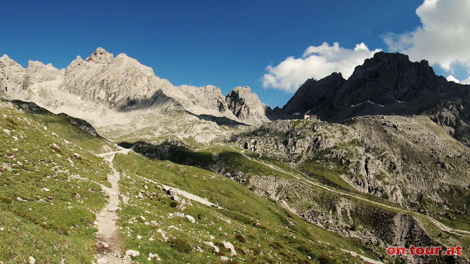 3 Abstiegsvarianten; Der leichte Fahrweg, der -rote- Wanderweg oder der schwere -Rudl-Eller-Steig-.